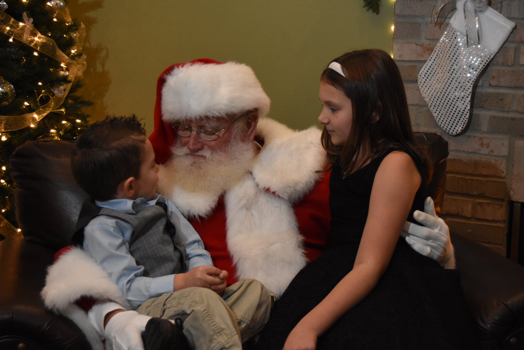 Pictures with Santa at Brook Pointe