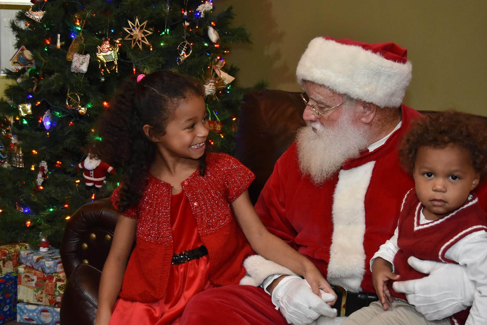 Pictures with Santa at Brook Pointe