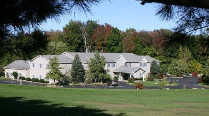 Front exterior view of Brook Pointe Resort building
