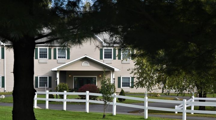 Front exterior view of Brook Pointe Resort building