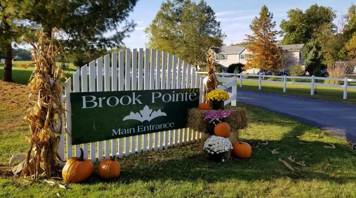 Brook Pointe Resort front exterior in fall foliage