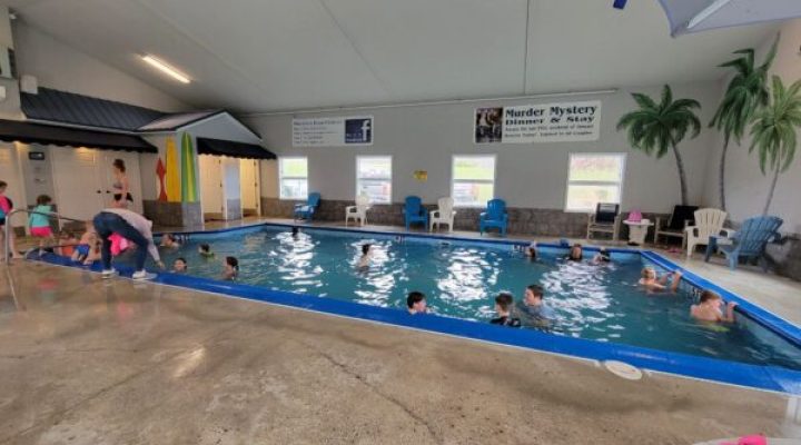 Brook Pointe Activities in Pool at family-friendly resort Syracuse IN